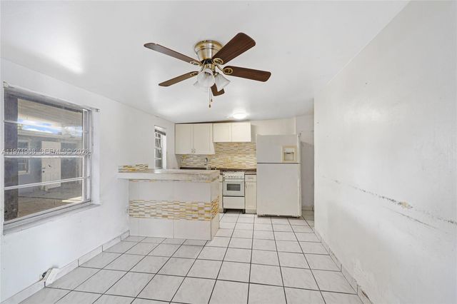 840 E 17th St, Hialeah, FL 33010