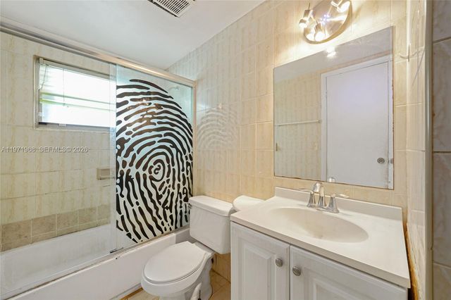 840 E 17th St, Hialeah, FL 33010