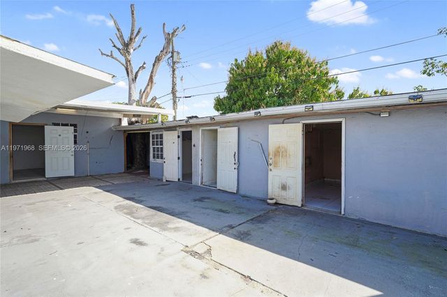 840 E 17th St, Hialeah, FL 33010