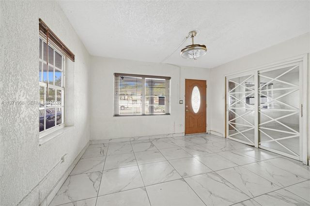 840 E 17th St, Hialeah, FL 33010