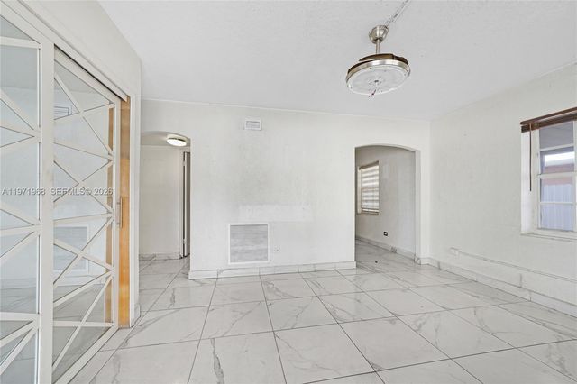 840 E 17th St, Hialeah, FL 33010