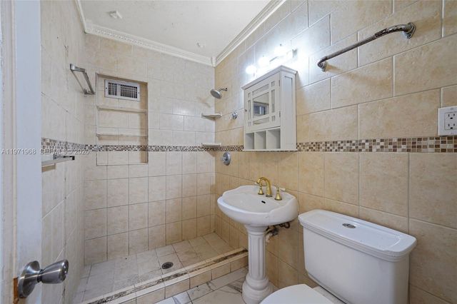 840 E 17th St, Hialeah, FL 33010