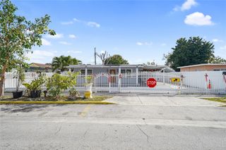840 E 17th St, Hialeah, FL 33010