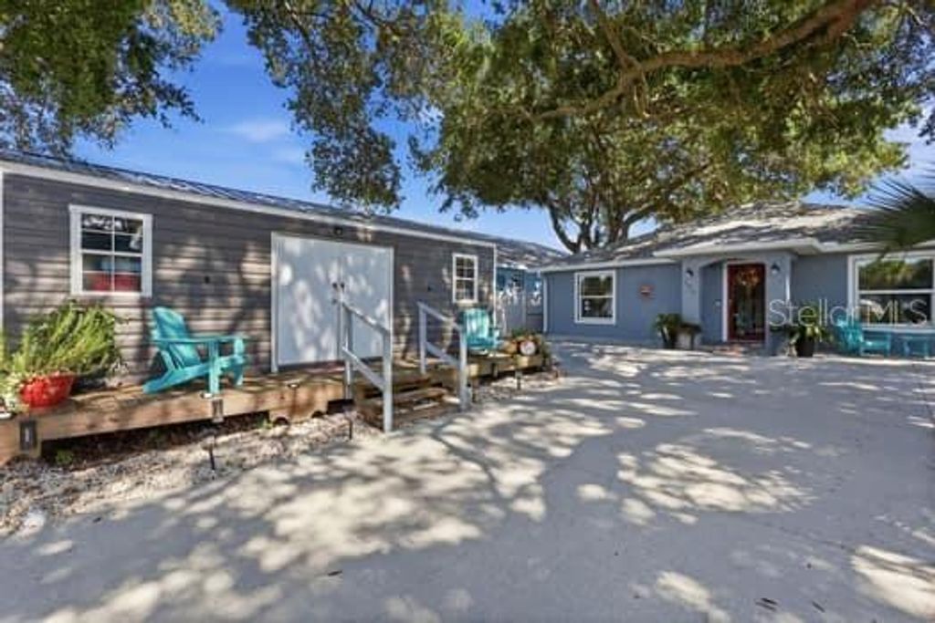 Image 21 of property listing at 175 RANDLE AVENUE, Oak Hill, FL 32759