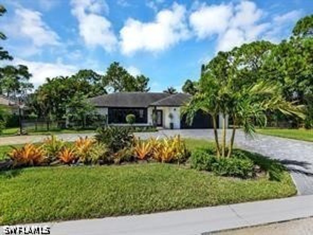 1902 Princess CT, Naples, FL 34110
