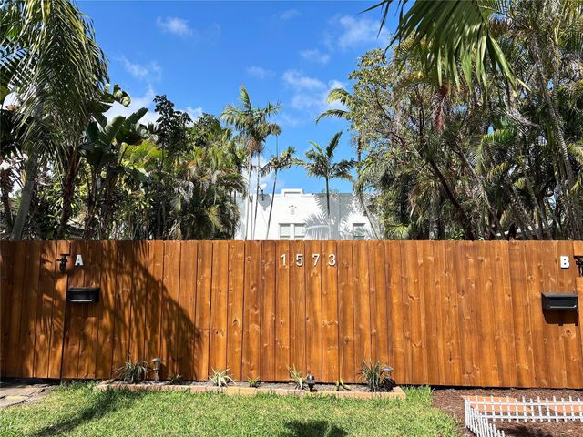 1573 NE 33rd Street, Oakland Park, FL 33334