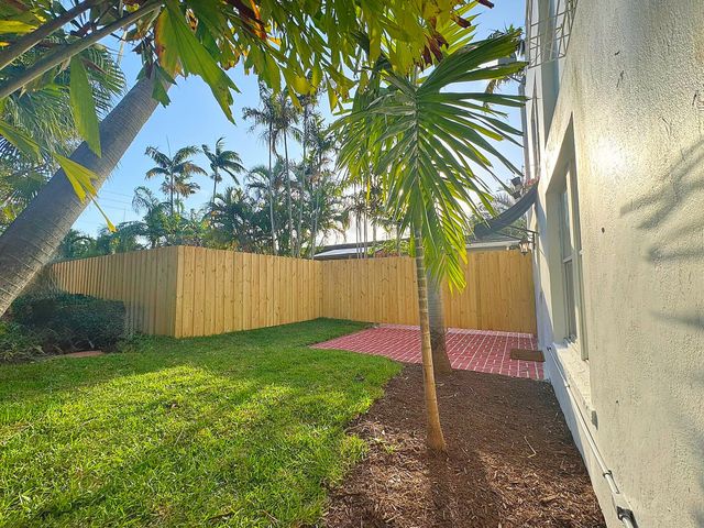 1573 NE 33rd Street, Oakland Park, FL 33334