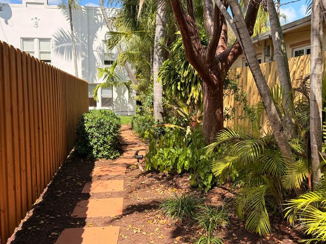 1573 NE 33rd Street, Oakland Park, FL 33334