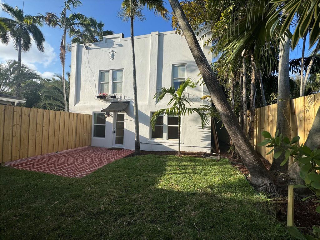 1573 NE 33rd Street, Oakland Park, FL 33334