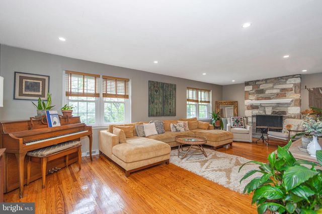 71 OAK DR, Doylestown, PA 18901