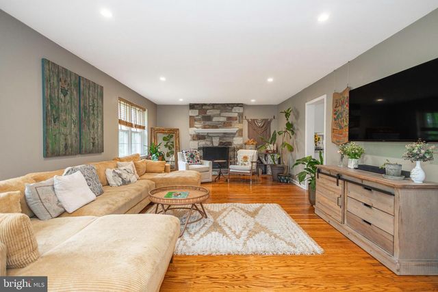 71 OAK DR, Doylestown, PA 18901