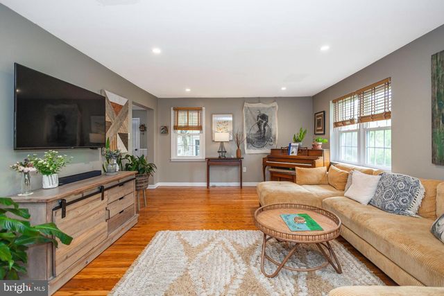 71 OAK DR, Doylestown, PA 18901