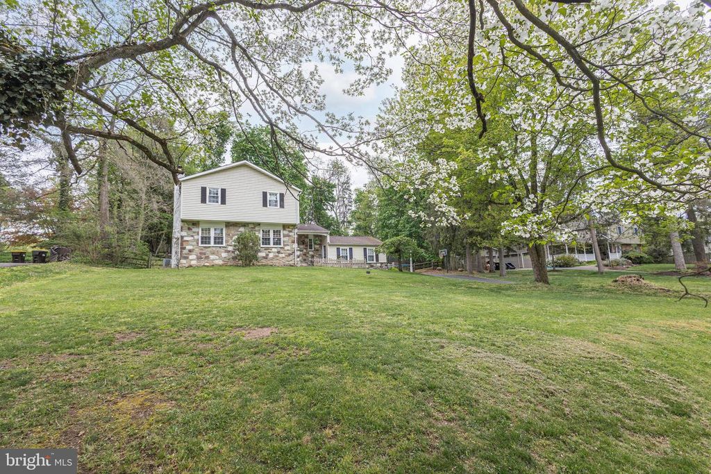 71 OAK DR, Doylestown, PA 18901