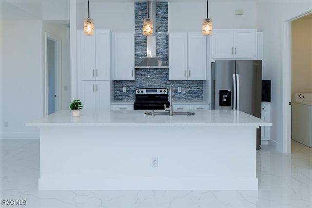 2124 NE 28th ST, Cape Coral, FL 33909