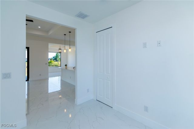 2124 NE 28th ST, Cape Coral, FL 33909