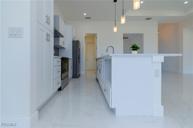 2124 NE 28th ST, Cape Coral, FL 33909