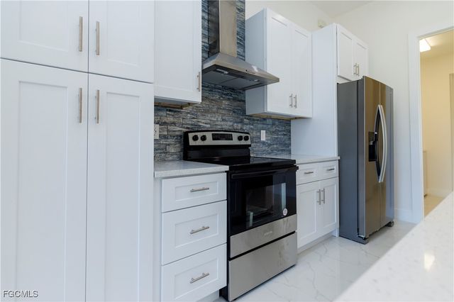 2124 NE 28th ST, Cape Coral, FL 33909