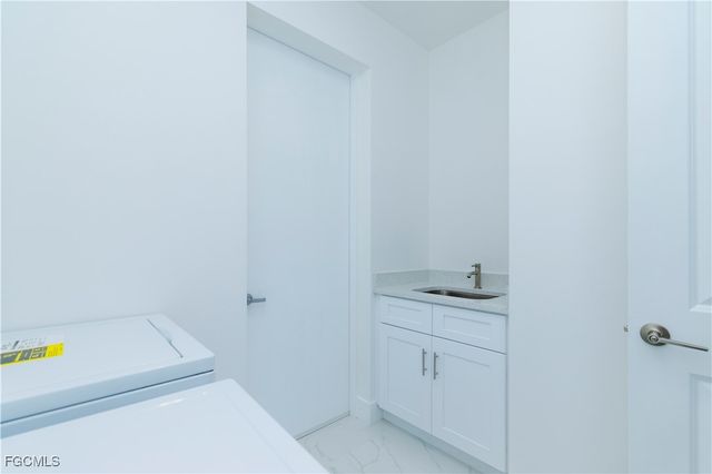 2124 NE 28th ST, Cape Coral, FL 33909