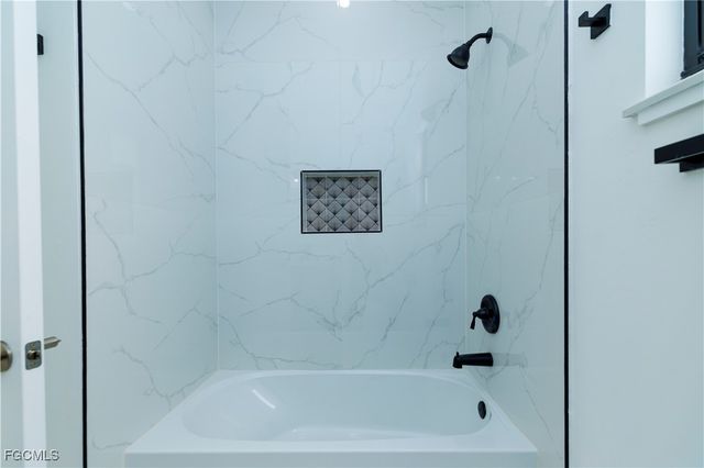 2124 NE 28th ST, Cape Coral, FL 33909