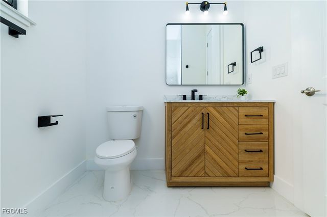 2124 NE 28th ST, Cape Coral, FL 33909