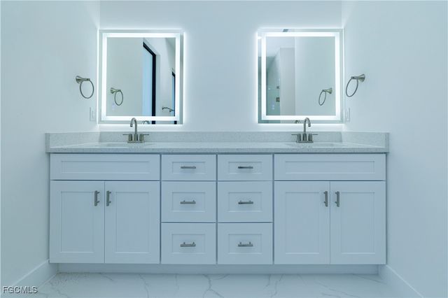 2124 NE 28th ST, Cape Coral, FL 33909