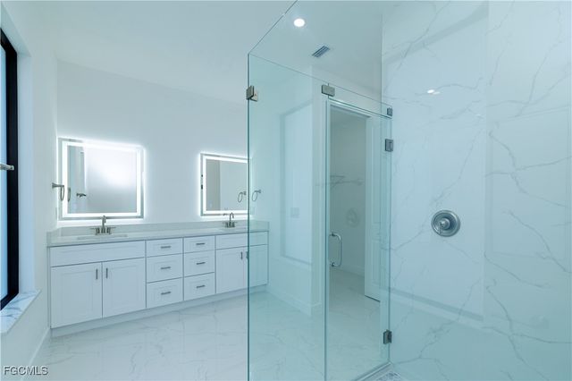 2124 NE 28th ST, Cape Coral, FL 33909