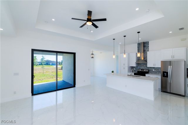 2124 NE 28th ST, Cape Coral, FL 33909