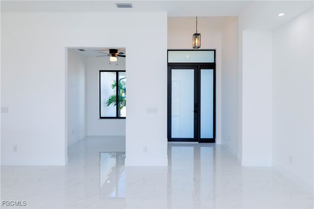 2124 NE 28th ST, Cape Coral, FL 33909