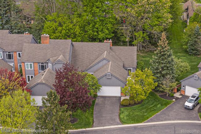 28490 Venice Circle, Farmington Hills, MI 48334