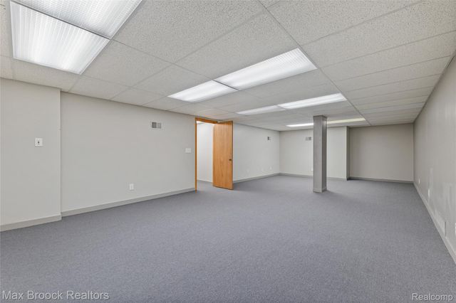 28490 Venice Circle, Farmington Hills, MI 48334