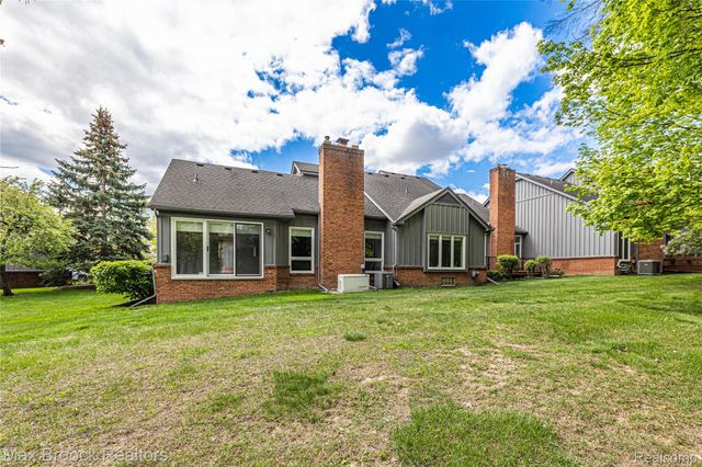 28490 Venice Circle, Farmington Hills, MI 48334