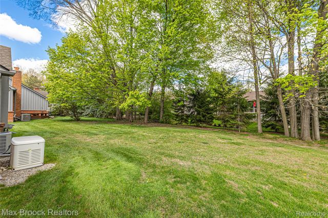 28490 Venice Circle, Farmington Hills, MI 48334