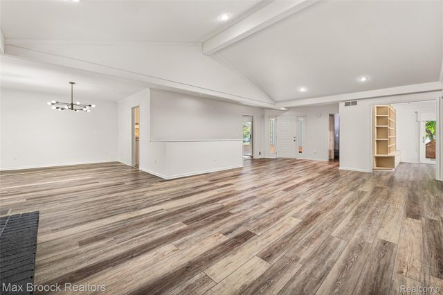 28490 Venice Circle, Farmington Hills, MI 48334