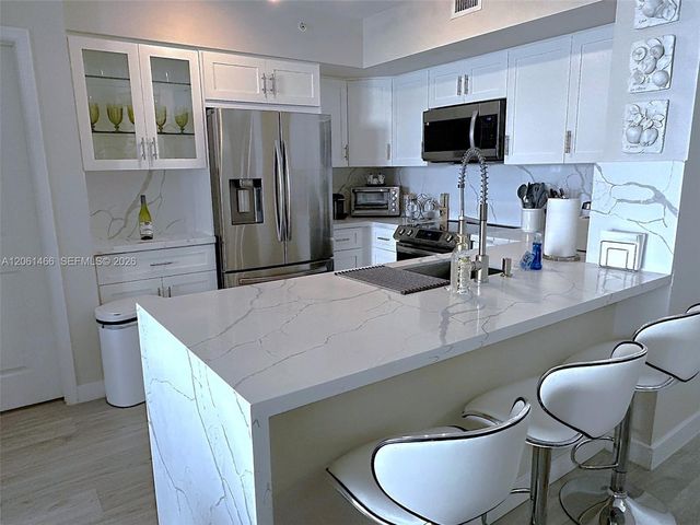 2080 S Ocean Drive 204, Hallandale Beach, FL 33009