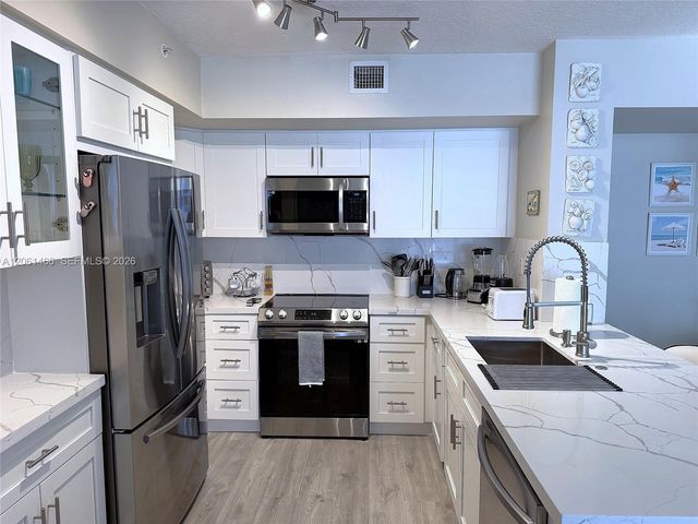 2080 S Ocean Drive 204, Hallandale Beach, FL 33009
