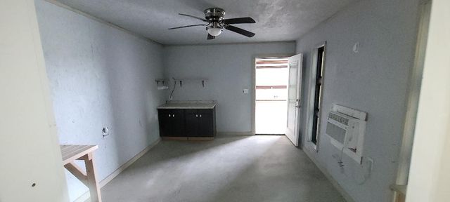 823 S Terry St, Rockport, TX 78382