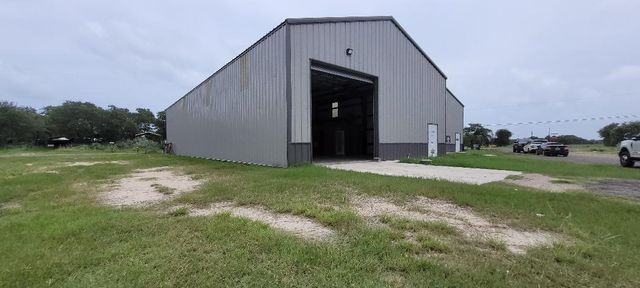 823 S Terry St, Rockport, TX 78382
