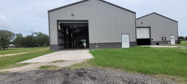 823 S Terry St, Rockport, TX 78382