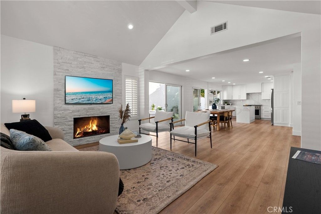 Image 8 of property listing at 78 Pelican Court, Newport Beach, CA 92660