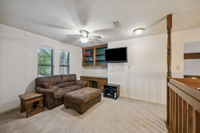 608 Westview Terrace Drive, Sealy, TX 77474