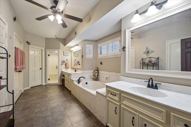 608 Westview Terrace Drive, Sealy, TX 77474