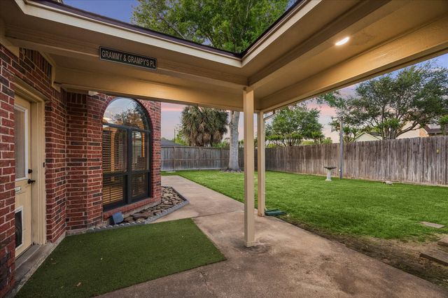 608 Westview Terrace Drive, Sealy, TX 77474