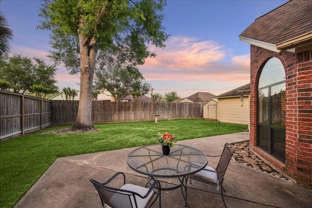 608 Westview Terrace Drive, Sealy, TX 77474