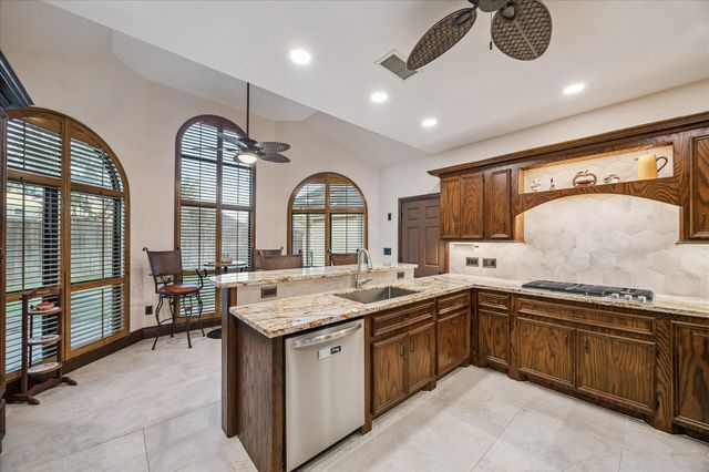 608 Westview Terrace Drive, Sealy, TX 77474