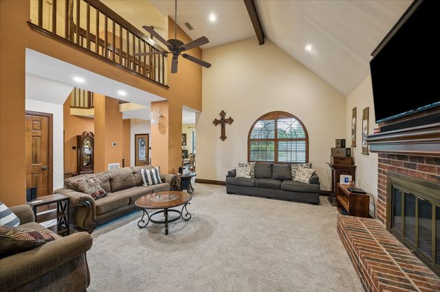 608 Westview Terrace Drive, Sealy, TX 77474