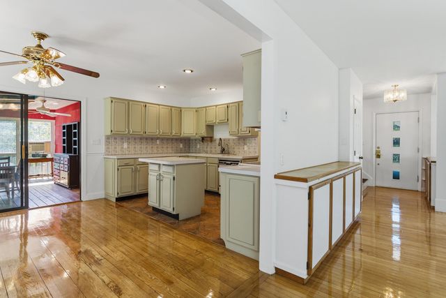 30 Rogers Road, Falmouth, MA 02540