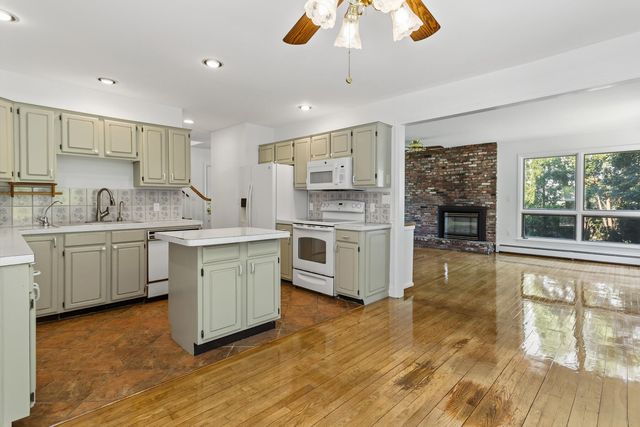 30 Rogers Road, Falmouth, MA 02540