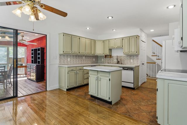 30 Rogers Road, Falmouth, MA 02540