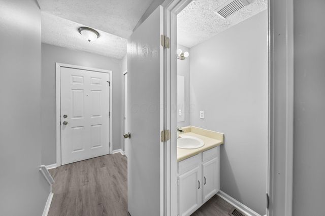 2392 Minerva Park Place, Columbus, OH 43229