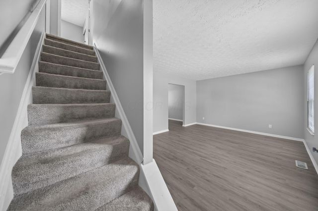 2392 Minerva Park Place, Columbus, OH 43229